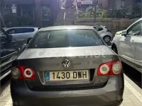 Usado VW Jetta Advance 105 CV (77 kW) 2006 Gris / plata Berlina