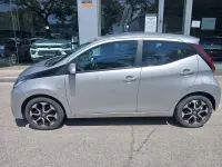 Usado Toyota Aygo X-play 72 CV (52 kW) 2021 Gris / plata Utilitario