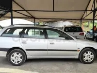 Usado Toyota Avensis Terra 110 CV (80 kW) 2000 Gris / plata Familiar