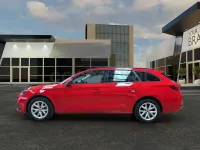 Usado Seat Leon Style 150 CV (110 kW) 2021 Granate Familiar
