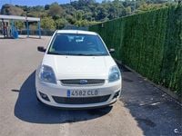 Usado Ford Fiesta Ghia 80 CV (58 kW) 2003 Blanco Berlina