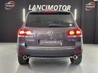Usado VW Touareg 240 CV (176 kW) 2008 Gris / plata SUV