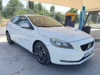Usado Volvo V40 Momentum 150 CV (110 kW) 2017 Blanco Berlina