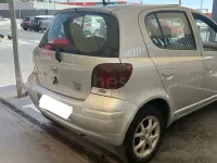 Usado Toyota Yaris Sol 75 CV (55 kW) 2005 Gris / plata Berlina