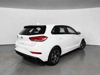Usado Hyundai i30 121 CV (88 kW) 2022 Blanco Berlina