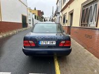 Usado Mercedes E300 Elegance 136 CV (100 kW) 1997 Azul Berlina