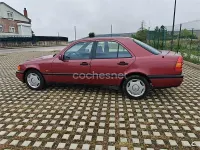 Usado Mercedes C180 122 CV (89 kW) 1993 Rojo Berlina