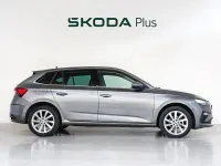 Usado Skoda Scala Selection 115 CV (84 kW) 2024 Gris Utilitario