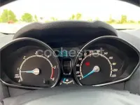Usado Ford Fiesta Trend 75 CV (55 kW) 2015 Gris / plata Utilitario