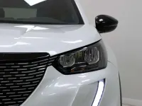 Usado Peugeot 2008 Allure 101 CV (74 kW) 2023 Blanco SUV