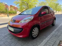 Usado Peugeot 107 68 CV (50 kW) 2006 Granate Utilitario