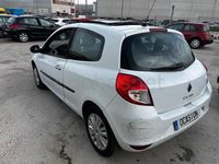 Usado Renault Clio II Dynamique 105 CV (77 kW) 2009 Blanco Berlina