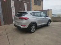 Usado Hyundai Tucson Style 141 CV (103 kW) 2016 Gris / plata SUV