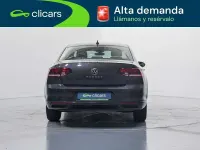 Usado VW Passat Business 122 CV (89 kW) 2022 Gris Familiar