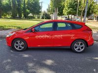 Usado Ford Focus 115 CV (84 kW) 2014 Rojo Berlina