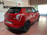 Usado SsangYong Tivoli Limited 115 CV (84 kW) 2017 Rojo SUV
