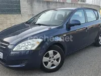 Usado Kia Ceed 109 CV (80 kW) 2008 Azul Utilitario