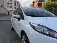 Usado Ford Fiesta Trend 75 CV (55 kW) 2015 Blanco Utilitario
