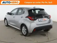 Usado Toyota Yaris Hybrid Active 116 CV (85 kW) 2022 Gris Berlina