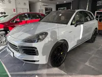 Usado Porsche Cayenne 462 CV (339 kW) 2020 Gris / plata SUV