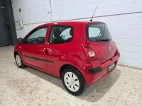 Usado Renault Twingo Authentique 75 CV (55 kW) 2010 Rojo Utilitario
