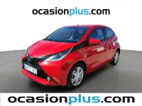 Usado Toyota Aygo X-play 69 CV (50 kW) 2016 Rojo Utilitario