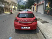 Usado Opel Astra GTC Enjoy 105 CV (77 kW) 2005 Rojo Berlina