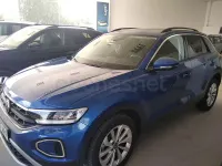 Usado VW T-Roc Life 116 CV (85 kW) 2024 Azul SUV