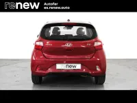 Usado Hyundai i10 67 CV (49 kW) 2022 Rojo Utilitario
