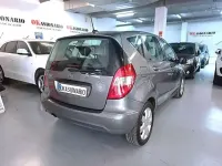 Usado Mercedes A180 Avantgarde 109 CV (80 kW) 2010 Gris Utilitario