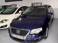 Usado VW Passat Highline 140 CV (102 kW) 2005 Azul Berlina