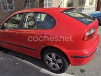 Usado Seat Leon 90 CV (66 kW) 2003 Rojo Berlina
