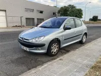 Usado Peugeot 206 70 CV (51 kW) 2003 Azul Berlina
