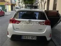 Usado Toyota Auris Live 124 CV (91 kW) 2013 Blanco Berlina