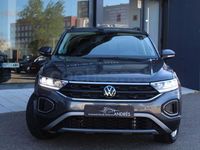 Usado VW T-Roc Life 150 CV (110 kW) 2023 Gris / plata SUV