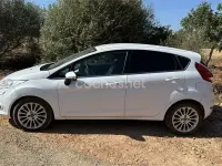 Usado Ford Fiesta Titanium 95 CV (69 kW) 2011 Blanco Berlina