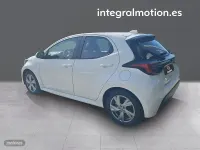 Usado Toyota Yaris Hybrid Active 115 CV (84 kW) 2025 Blanco Berlina