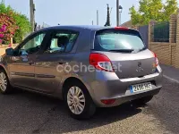Usado Renault Clio IV Evolution 105 CV (77 kW) 2012 Gris / plata Berlina