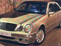 Usado Mercedes E220 Elegance 143 CV (105 kW) 2001 Gris / plata Berlina