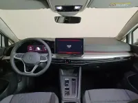 Usado VW Golf VIII Life 116 CV (85 kW) 2024 Blanco Familiar