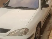 Usado Renault Mégane Authentique 95 CV (69 kW) 2000 Blanco Berlina