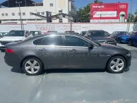 Usado Jaguar XF Prestige 163 CV (119 kW) 2016 Gris / plata Berlina