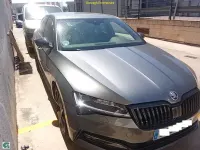 Usado Skoda Superb SportLine 150 CV (110 kW) 2023 Gris Berlina