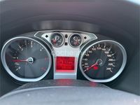 Usado Ford Focus Trend 109 CV (80 kW) 2011 Gris / plata Berlina