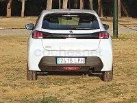 Usado Peugeot 208 Active 100 CV (73 kW) 2021 Blanco Utilitario