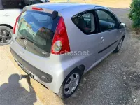 Usado Peugeot 107 Urban Move 54 CV (39 kW) 2007 Gris / plata Utilitario
