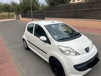 Usado Peugeot 107 54 CV (39 kW) 2007 Blanco Utilitario