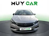 Usado Opel Astra Excellence 136 CV (100 kW) 2017 Plateado Familiar