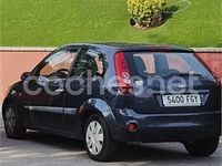 Usado Ford Fiesta Trend 68 CV (50 kW) 2006 Gris / plata Utilitario