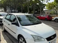 Usado Ford Focus Trend 115 CV (84 kW) 2006 Blanco Berlina